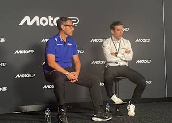 Paolo Pavesio (Yamaha) verkündigte mit Carlos Ezpeleta die Moto3-Zukunft