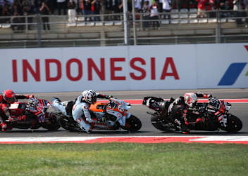 Mit Bezzecchi in Front dominierte Aprilia den Indonesien-GP