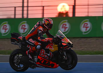 Bei letztem Licht in Buriram: Tech3-Pilot Maverick Vinales