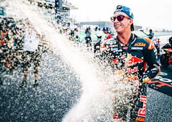 Jubel in Buriram: Erster Triumph für KTM-Youngster Pedro Acosta