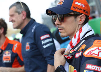 KTM-Tech3-Athlet Maverick Vinales, im Hintergrund Teamboss Günther Steiner