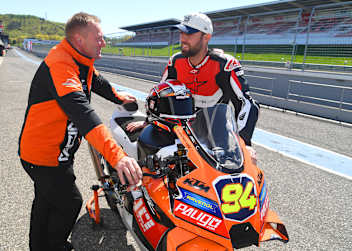 Teamchef Carsten Freudenberg (li.) mit Jonas Folger