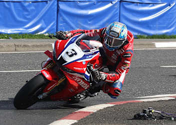 Dean Harrison steht bei den Superbikes auf der Pole-Position