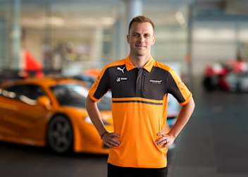 Laurens Vanthoor im McLaren-Hemd