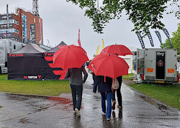 Ohne Regenschirm ging am Mittwoch auf der Isle of Man nichts