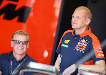 Aki Ajo, Mastermind von Ajo Motorsport, mit KTM-Sportchef Pit Beirer