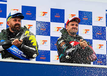 Schon am Sonntag teilte sich Michael Dunlop mit Jamie Coward das Podium