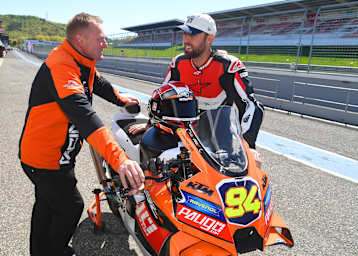 Teamchef Carsten Freudenberg (li.) mit Jonas Folger