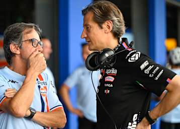 Aprilia-Racing-Boss Massimo Rivola (re.) mit Trackhouse-Teammanager Brivio
