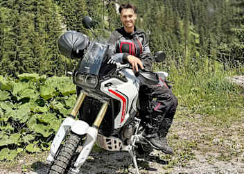 Lukas Tulovic mit kleinem Trip in die Berge