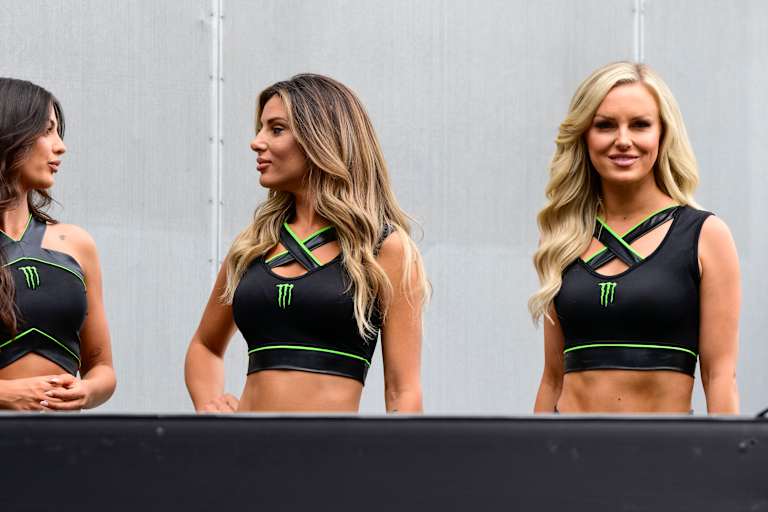 Die Startgirls tragen zur besonderen Atmosphäre bei