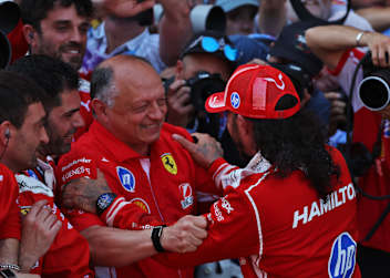 Ferrari-Teamchef Fred Vasseur freute sich mit Hamilton über dessen Sieg