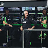 Jonathan Wheatley (2. von rechts) am Sauber-Kommandostand 