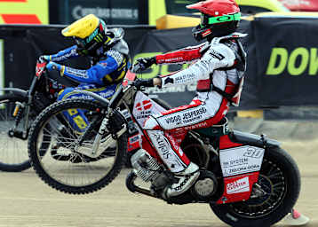 Fredrik Lindgren (gelb, Schweden) gegen Leon Madsen (Dänemark)