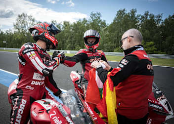 Iker Lecuona (li.) und Nicolo Bulega