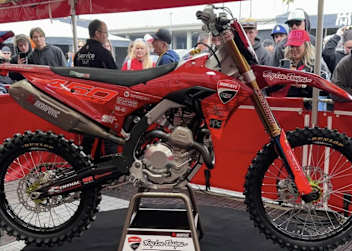 Die Ducati Desmo450 MX kann in den USA nur im Fahrerlager besichtigt werden