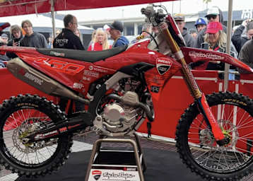 Die Ducati Desmo450 MX kann in den USA nur im Fahrerlager besichtigt werden