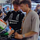 F1-Besuch in Monza: Marco Bezzecchi staunt über Kimi Antonellis Mercedes