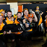 Weltmeister Lando Norris, gehalten von seinem Team in «Lachs»-Position