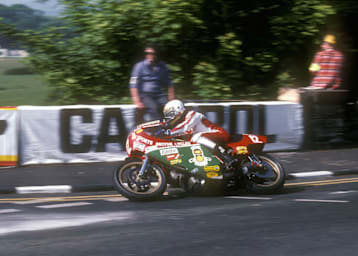 Mike Hailwood auf der Ducati 900 NCR bei seinem Comeback bei der TT 1978