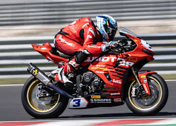Raffaele De Rosa auf der QJ Motor SRK800RS
