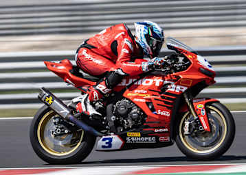 Raffaele De Rosa auf der QJ Motor SRK800RS