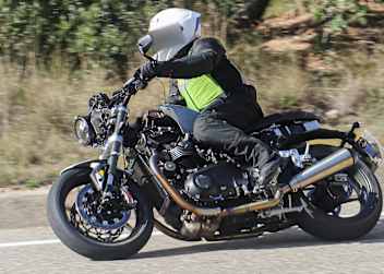 Prototyp der neuen Triumph Speed Twin 1200 für 2028