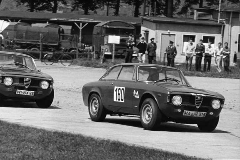 Schüler im Hähn-GTA vs. Michel Weber im Fox-GTA, Flugplatzrennen Trier 1966