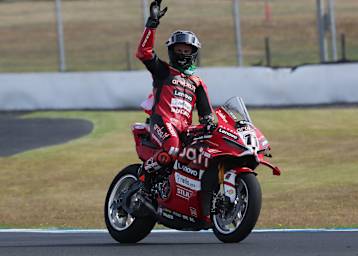 Nicolo Bulega holte sich souverän den Sieg im ersten SBK-Lauf