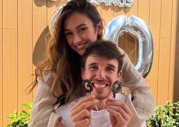 Alex Marquez feierte seinen 30er mit Gabriela, Bruder Marc und Freunden