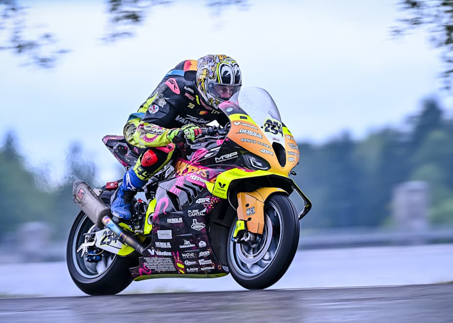 Fedrik Matthys stürmt den Titel in der ESR Superbike entgegen