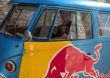 Alex Marquez mit seinen Hunden in der «Alexneta»