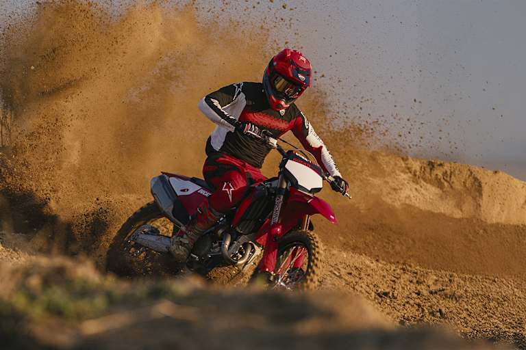 Die Ducati Desmo450 MX Factory in ihrer natürlichen Umgebung