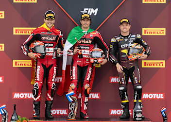 Das Podium im ersten Lauf: Lecuona, Bulega und Sam Lowes (v.l.)