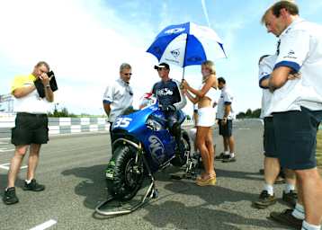 Chris Burns mit der ROC-Yamaha beim Start in Brünn 2003