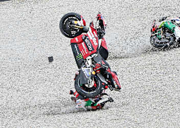 Der Unfall nach dem Restart von Zarco, Bagnaia und Marini