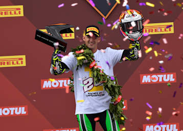 Xavi Artigas und MTM Kawasaki sind Sportbike-Weltmeister