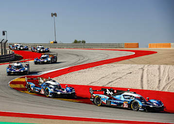 Parade: Sechs Alpine A424 hintereinander