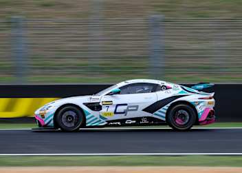 Der Team NZ Aston Martin Vantage GT4 wurde zurückgezogen