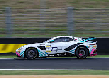 Der Team NZ Aston Martin Vantage GT4 wurde zurückgezogen