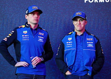 Max Verstappen und Isack Hadjar haben die Sitzprobe im RB22 absolviert