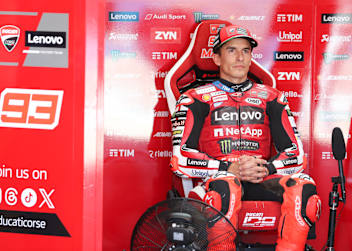 Marc Marquez schaute sich den Großteil des Rennens aus der Box an