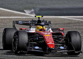 Lewis Hamilton mit seinem Ferrari