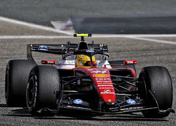 Lewis Hamilton mit seinem Ferrari