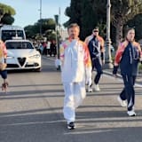 Max Biaggi (54) trug das olympische Feuer