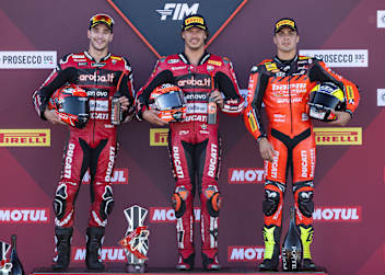 Die Top-3 der Superbike-WM 2026: Lecuona, Bulega, Montella (v.l.)