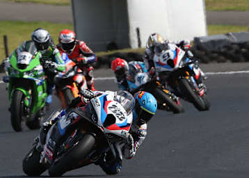 Miguel Oliveira (88) arbeitete sich flott durchs Feld