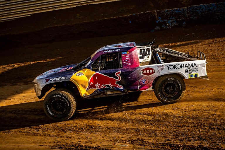 Ken Roczen im Truck im Red-Bull-Design mit seiner Nummer 94