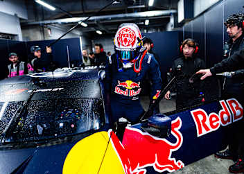 Formel-1-Star Max Verstappen gab zum ersten Mal in einem GT500-Renner Gas
