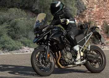 Neue Front: Geänderte Aerodynamik und eine Radareinheiten sind zu sehen